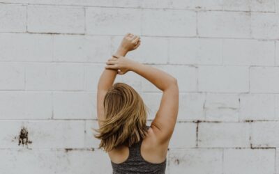 priscilla-du-preez-Nm69uaNeDbs-unsplash | Orri picture of a woman moving freely for our reasons to recover from an eating disorder blog.