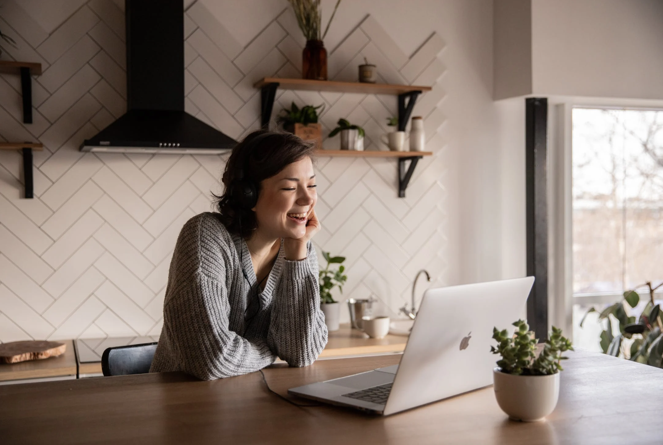 woman on laptop by a kitchen counter