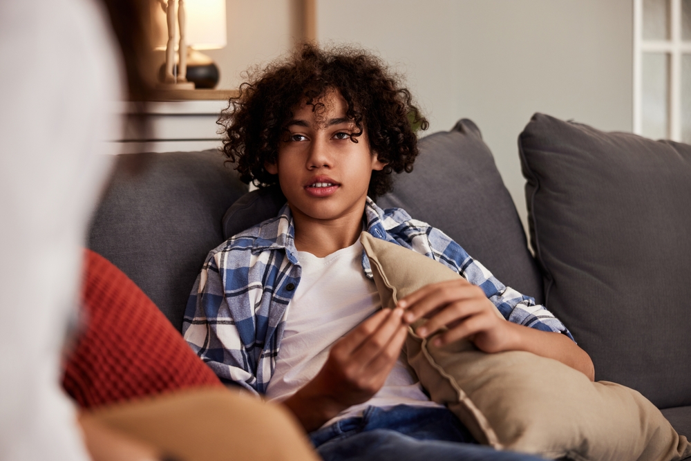 A young person speaking to a professional in a safe space, depicting Orri's new eating disorders in teens service.